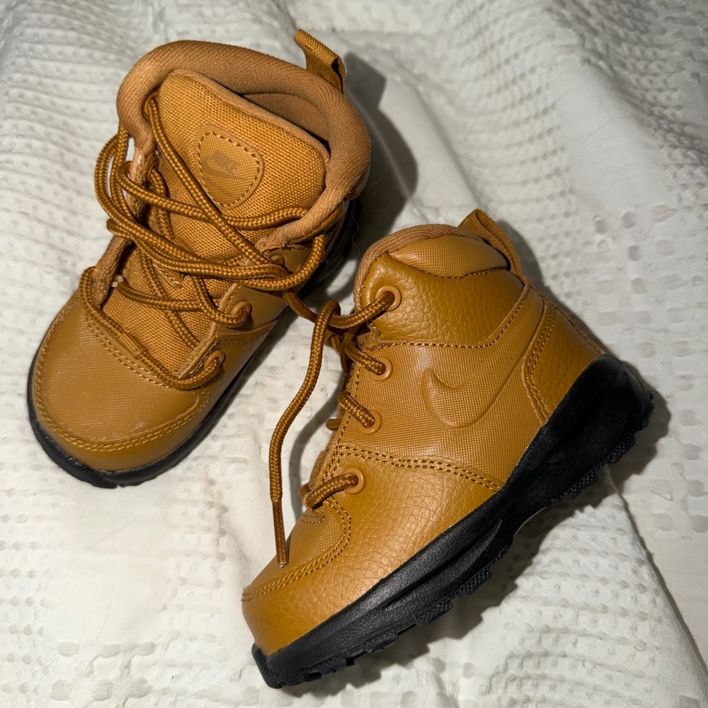 Nike Manoa toddler wheat curry boots